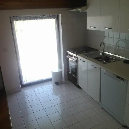 Viki Apartment *