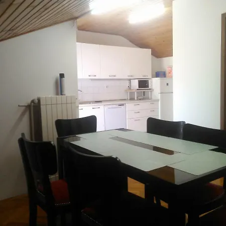 Viki Apartment *