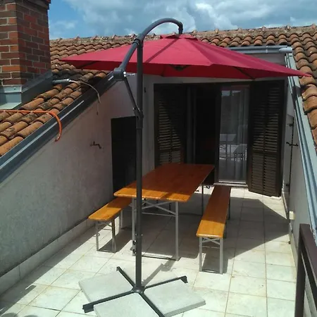 Viki Apartment *